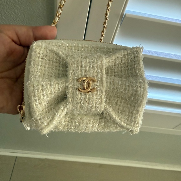 Brand new Chanel  Gwp Ivory Tweed Mini woc Bag with Gold Accents - Picture 1 of 8